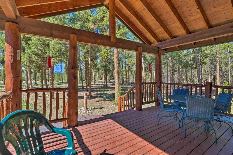 6 Mi to Turquoise Lake: Retreat w/ Covered Deck!