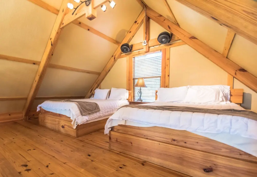 River Rd. Treehouses- Whippoorwill Haus 1 Bedroom 1 Bathroom Cabin