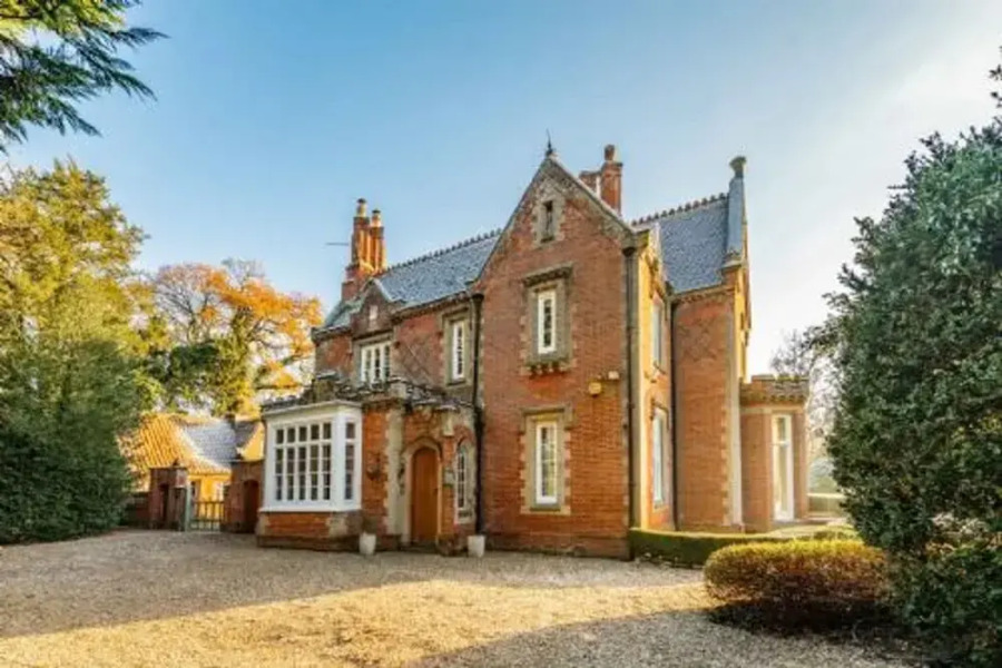 Host Stay Bressingham Lodge