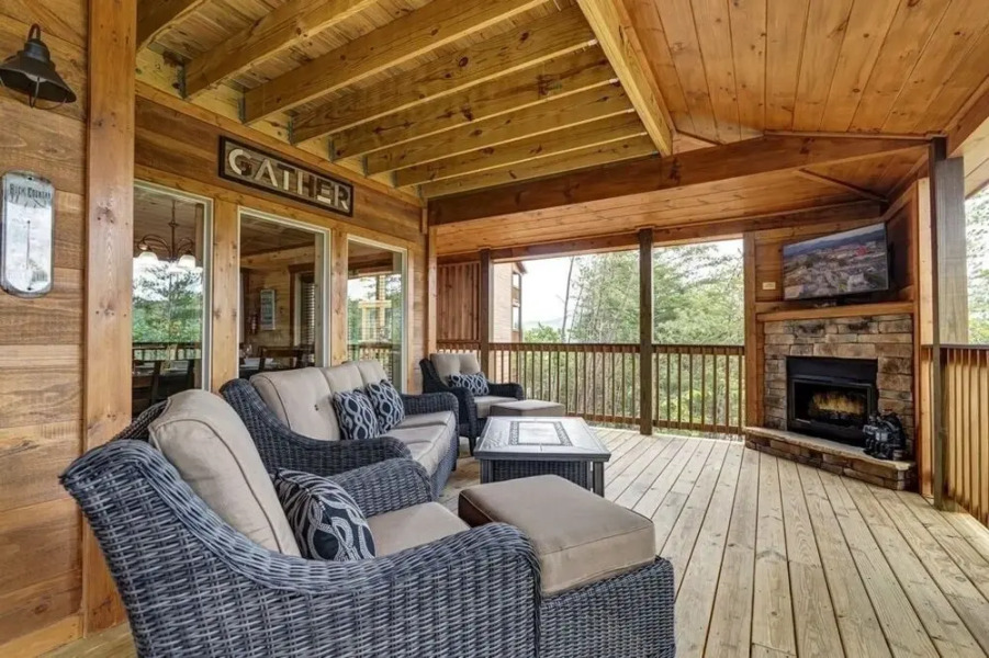 Big Bear Retreat - 4 Bedrooms, 4.5 Baths, Sleeps 12 4 Cabin by RedAwning