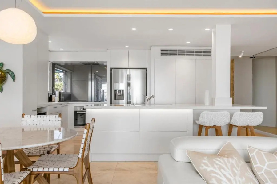 Beachfront Luxury, Hastings Street