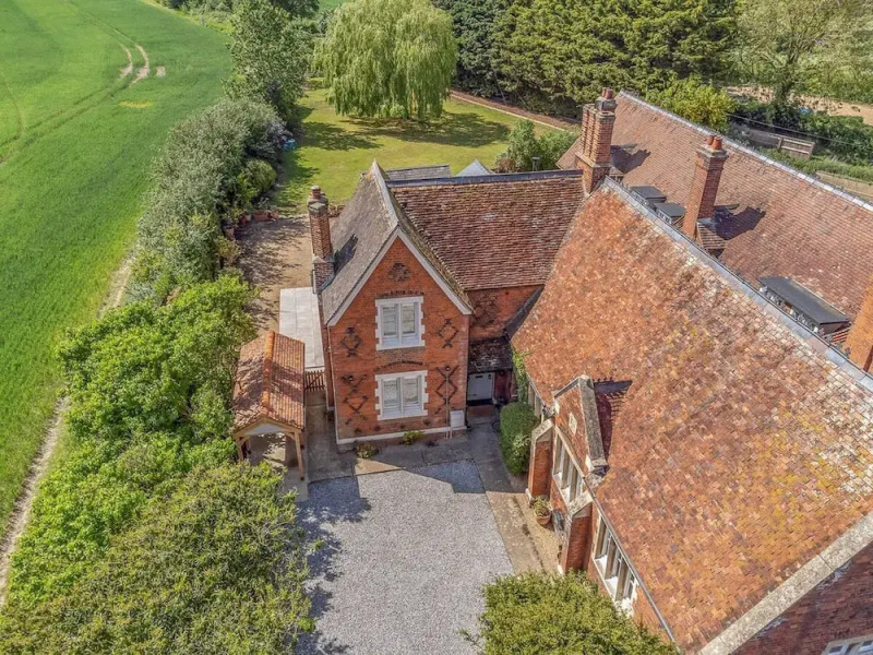 Luxury Home With Large Garden - The School House