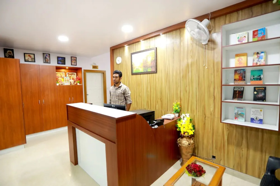 Base 9 Airport Hotel