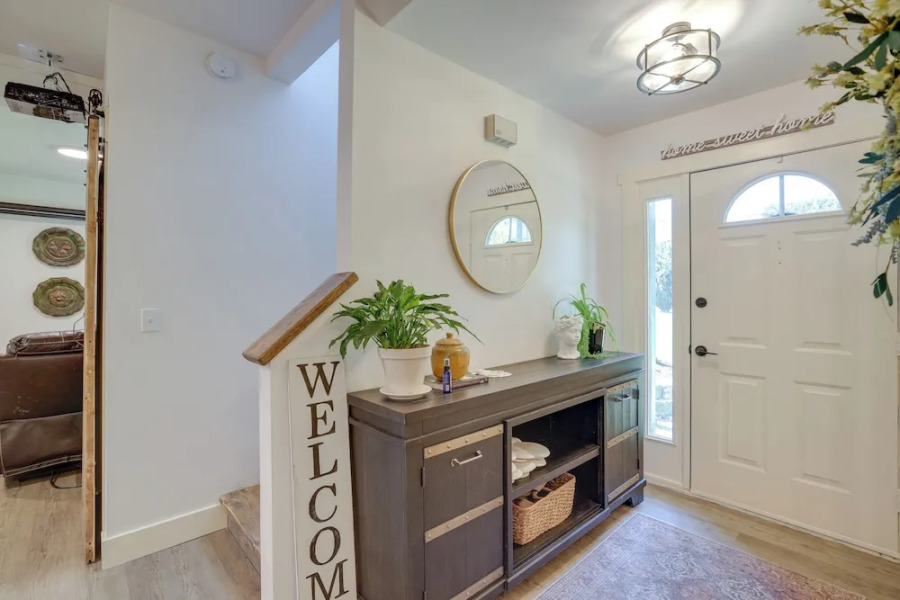 Farmhouse w/ Private Hot Tub < 1 Mile to Birch Bay