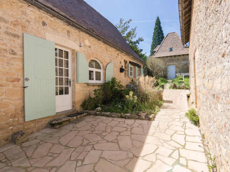 Cosy cottage in Peyzac-le-Moustier with Terrace