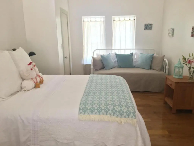 Lake Austin Luxury Guesthouse Cabin Retreat & Modern Farmhouse Suite