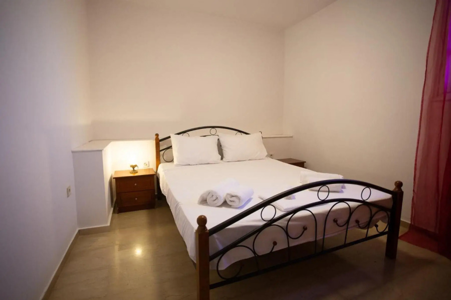 Traditional Apartment part of a Detached Villa on a luxurious Hill of Thessaloniki PANORAMA with a private garden with trees ,also available for Family and other gatherings and Kid's parties - under 13 , for less than 20 people alltogether