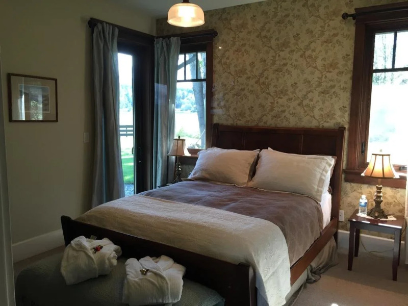 Country Bay Manor B&B