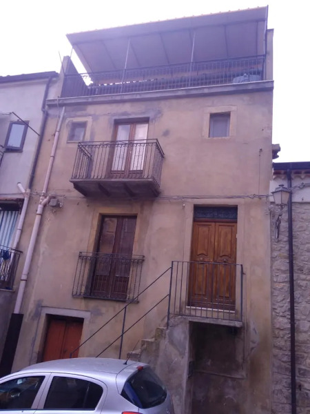 House With 2 Bedrooms in Mistretta, With Terrace - 14 km From the Beach