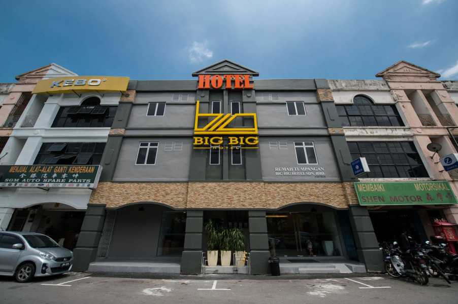 OYO 89355 Big Big Hotel