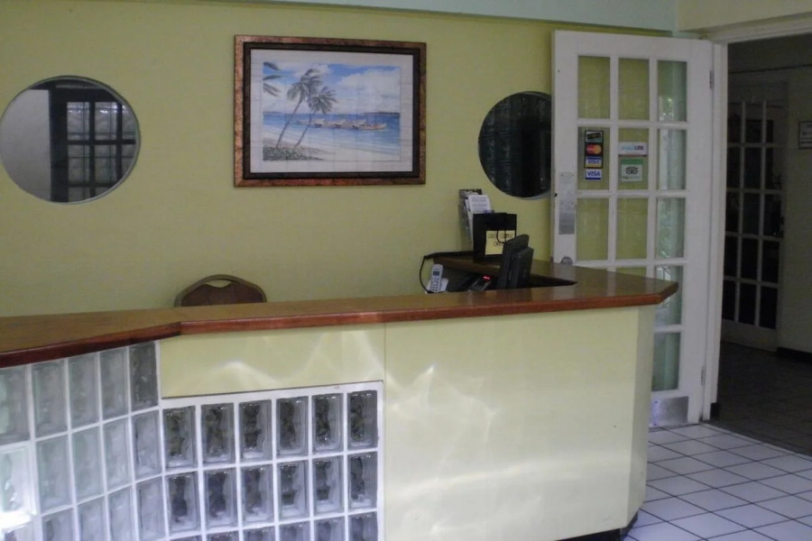 Pineapple Court Hotel