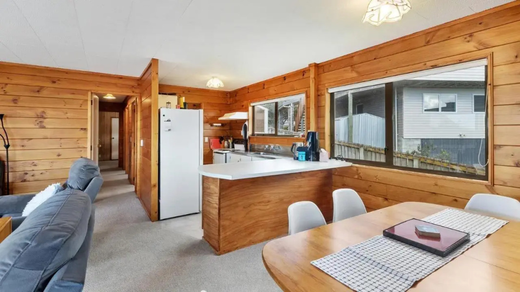 Jade Parrot - Snells Beach Holiday Home