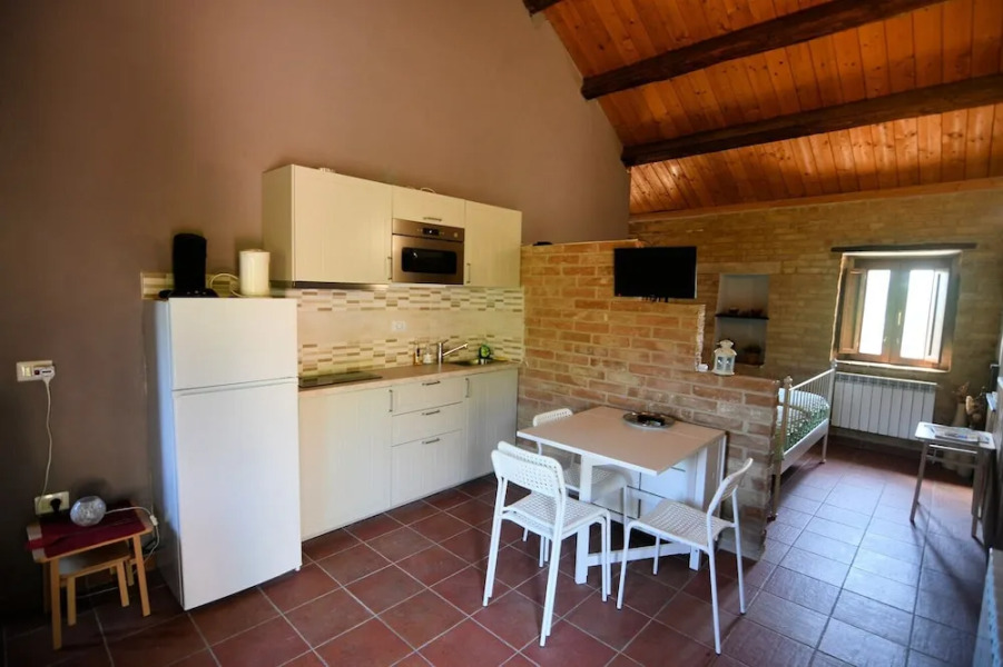 Charming 2-bed Apartment in Petritoli