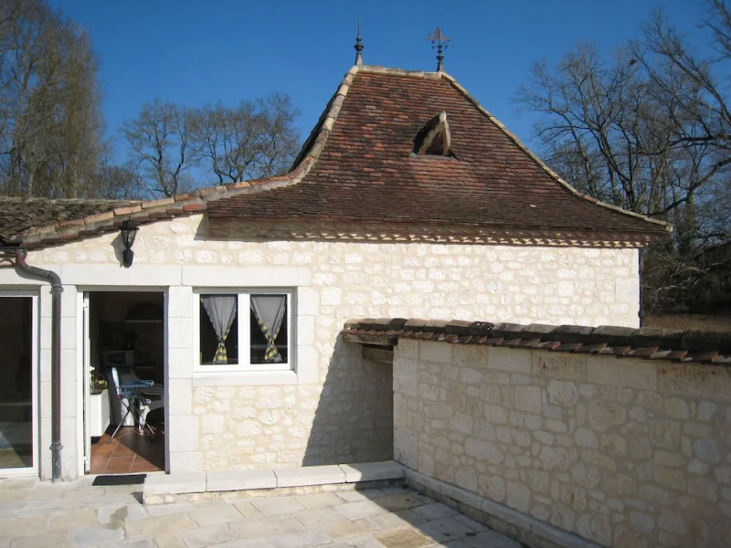 Well-kept Mobile Home Situated Among Vineyards in Dordogne