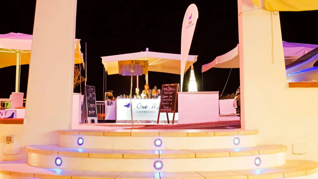Bue Marino Hotel & Rooftop Bar