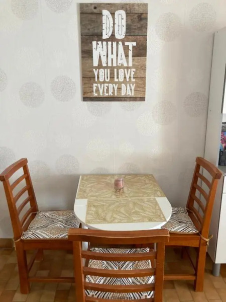 Studio rénové terrasse près des plages