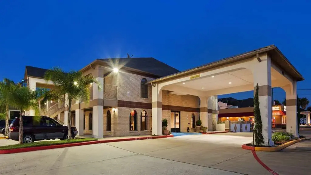 Best Western Deer Park Inn & Suites
