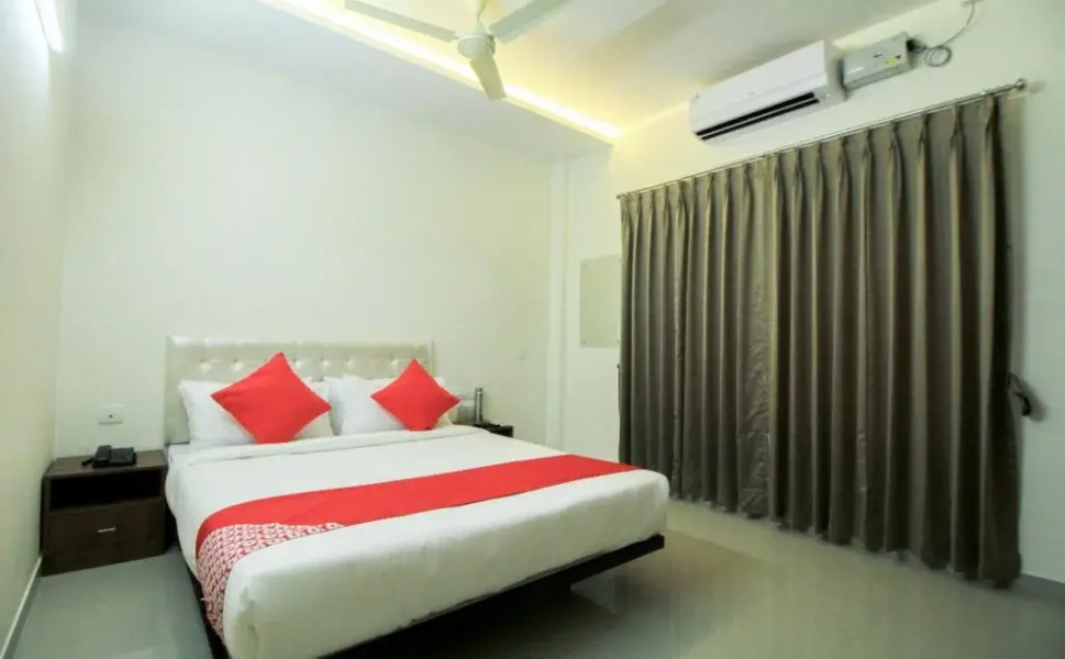 Varcity Bay By OYO Rooms