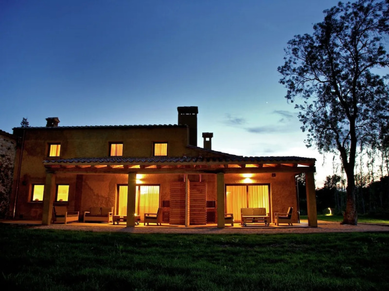 Comfortable Holiday Home in Catalonia with Swimming Pool