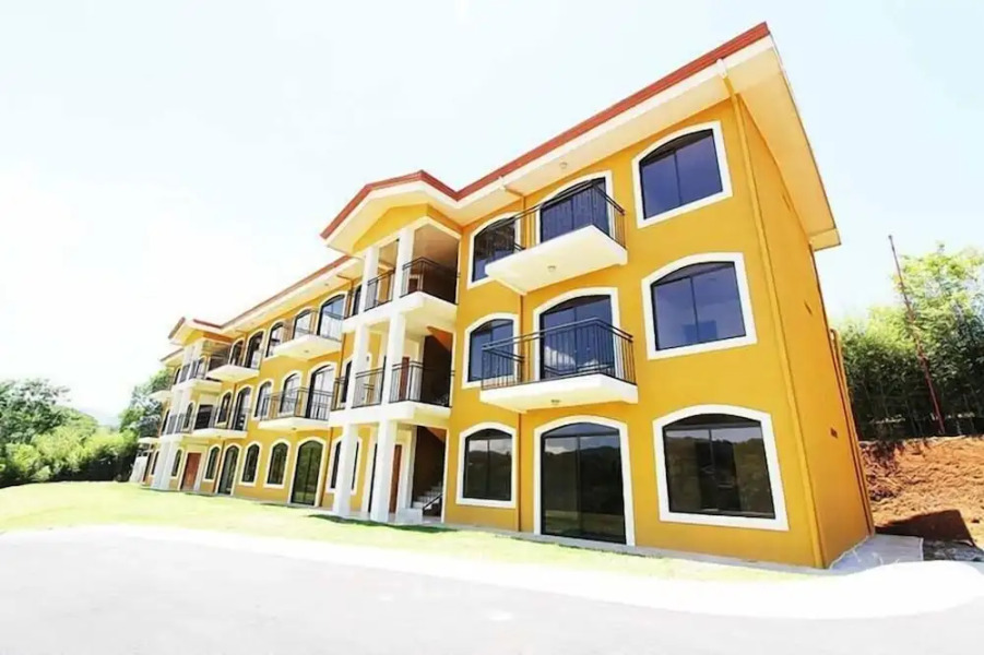 La Jacaranda Luxury Condos