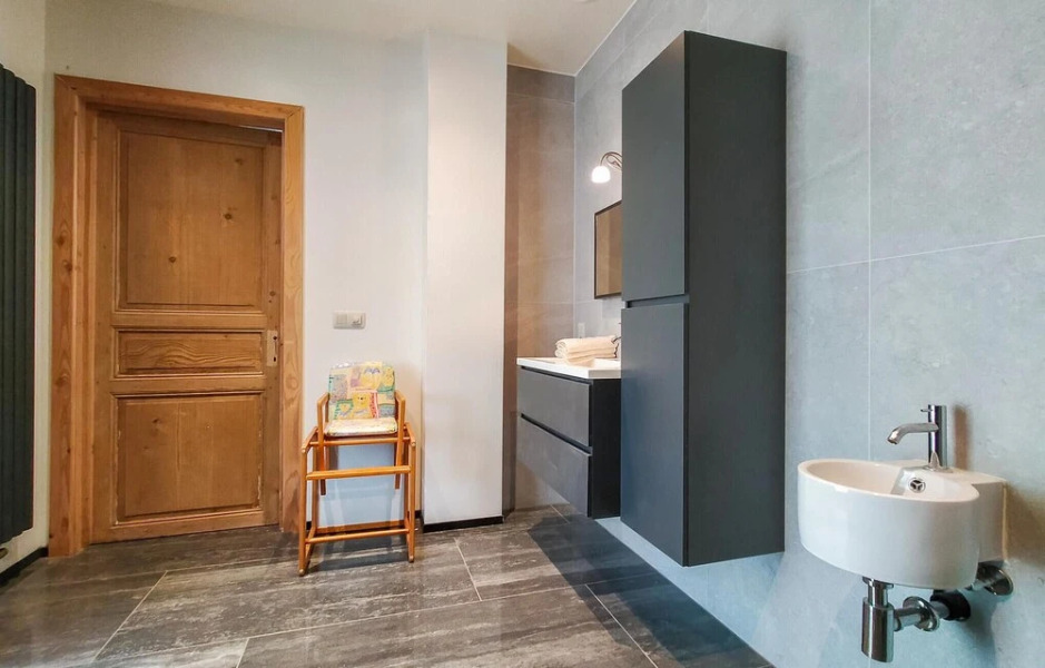 Nice Home in Knesselare With 6 Bedrooms and Wifi