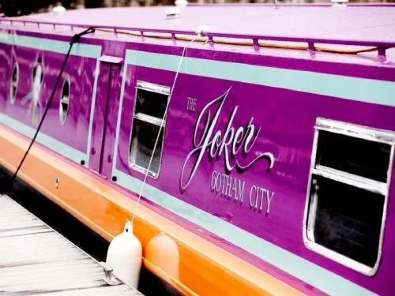 Hollywood Apartments  Barges