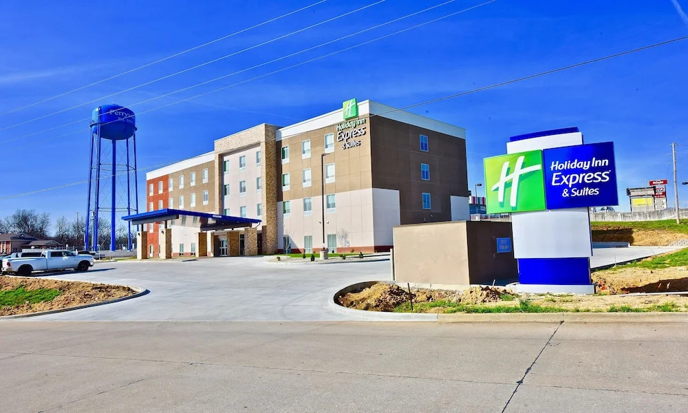 Holiday Inn Express & Suites Perryville I-55