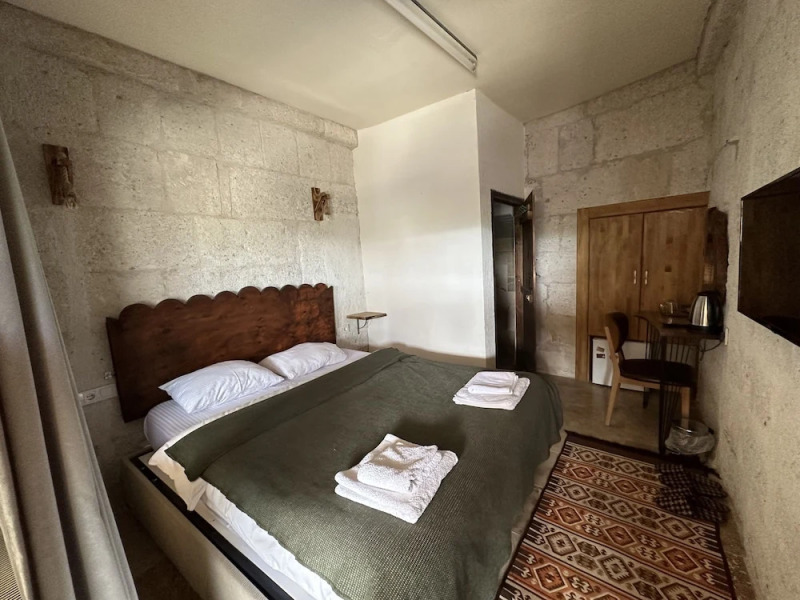 Asma Alti Cave Suits