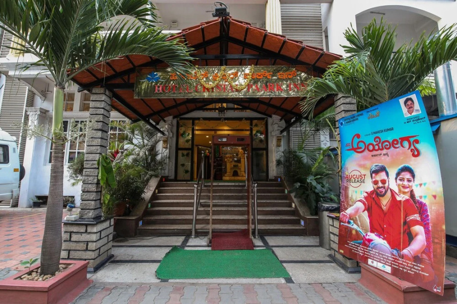 Capital O 18260 Hotel Crystal Park Inn