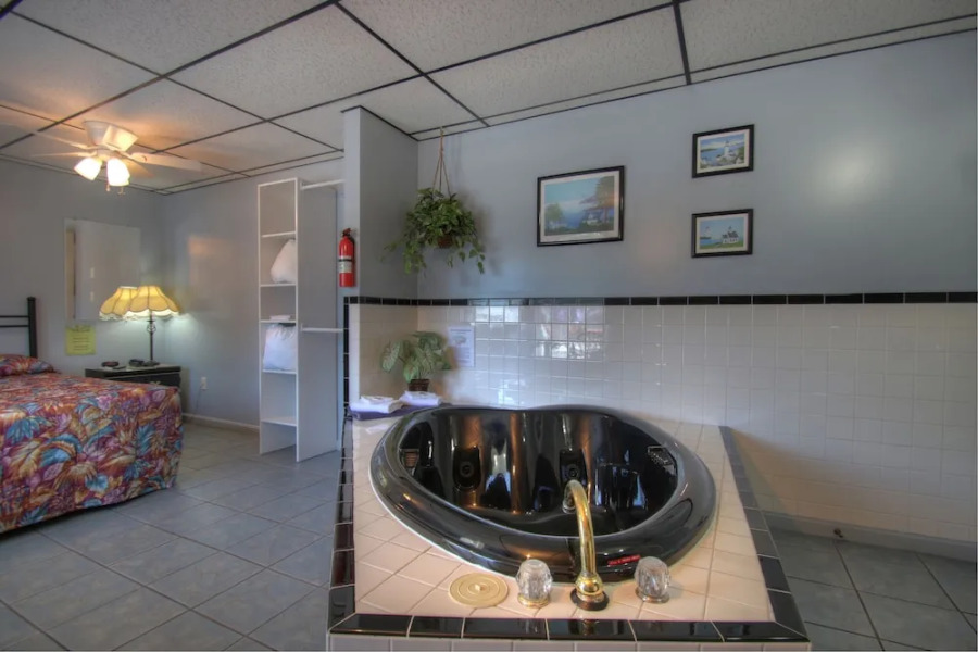 Biarritz Motel & Suites