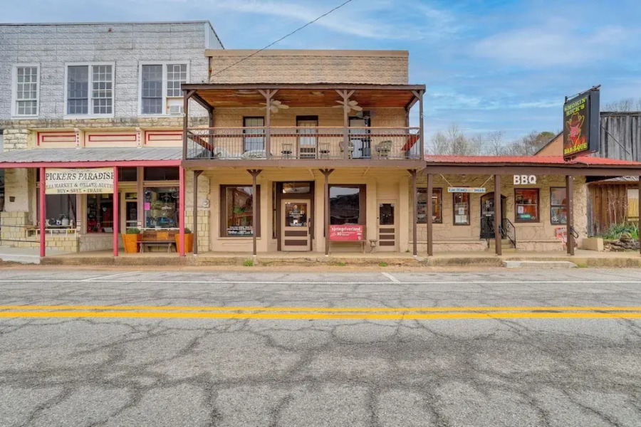 Historic Hardy Home w/ Game Room on Main Street