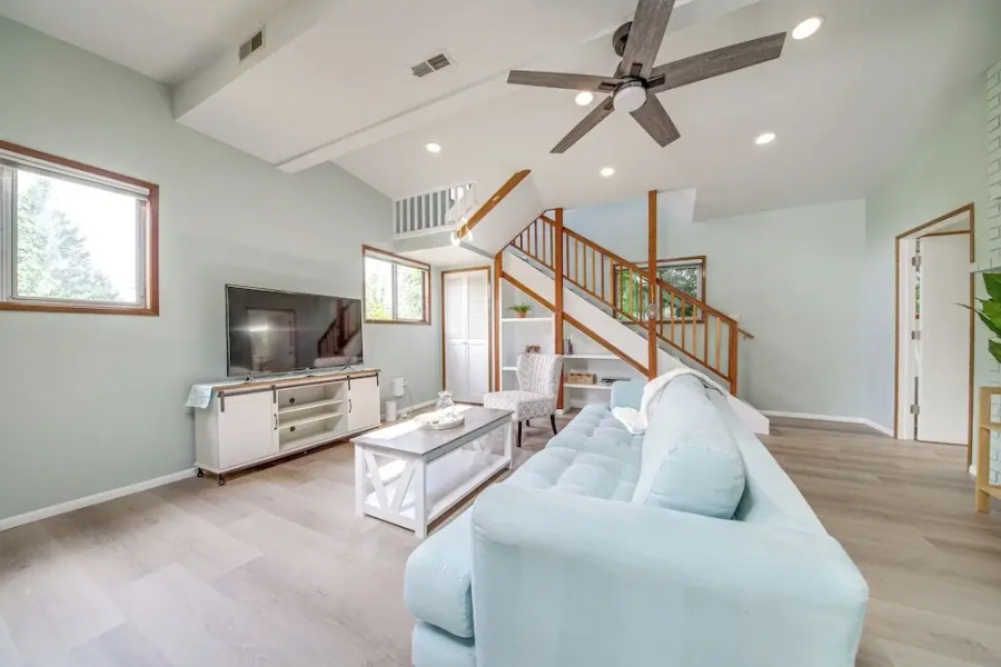 < 1 Mi to Lake Washington: Peaceful Apt in Kenmore