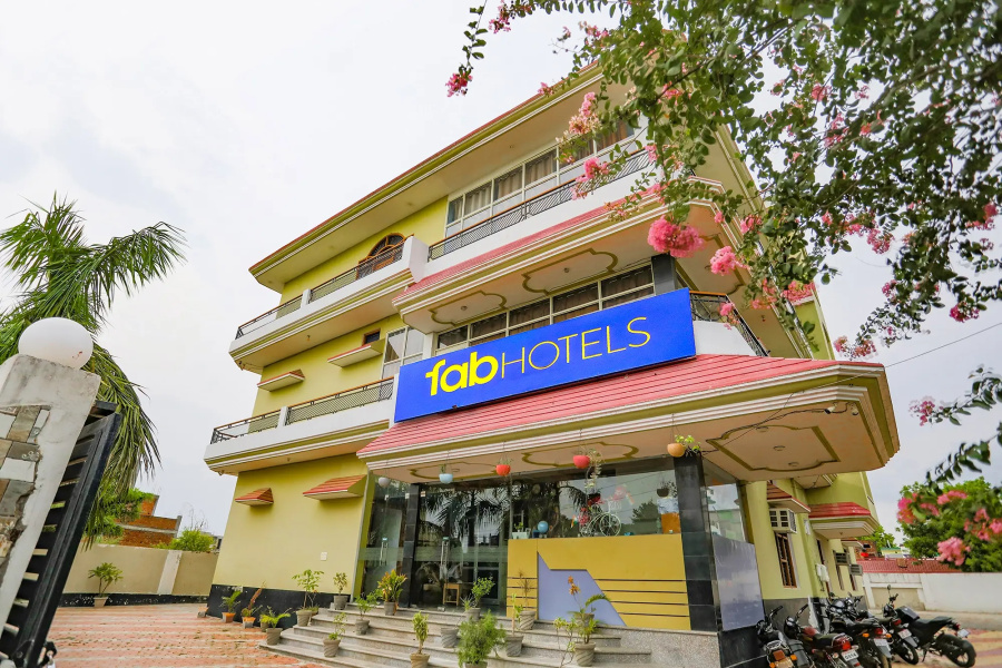 Fabhotel Kriti Green