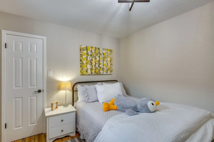 Charming Granbury Cottage Retreat w/ Private Patio