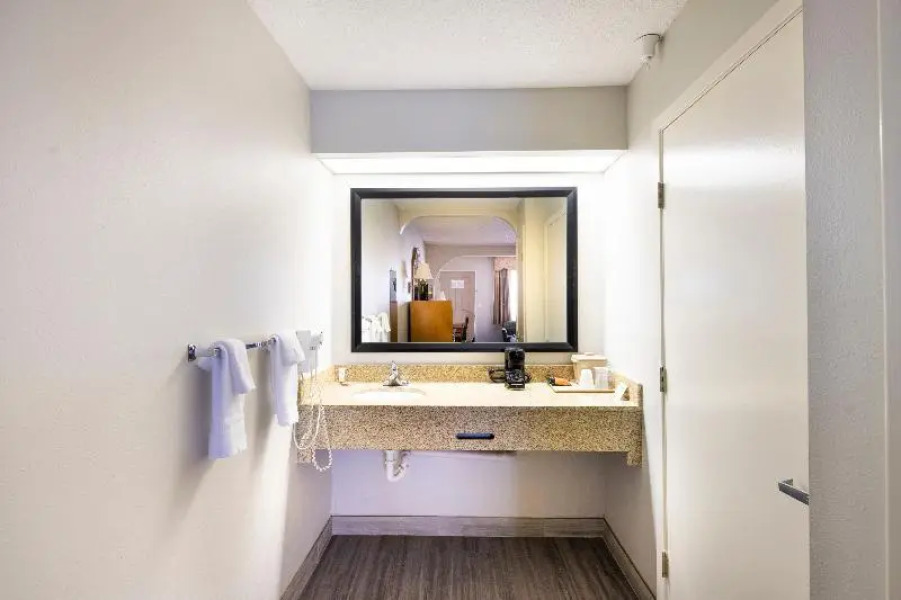 Quality Inn & Suites