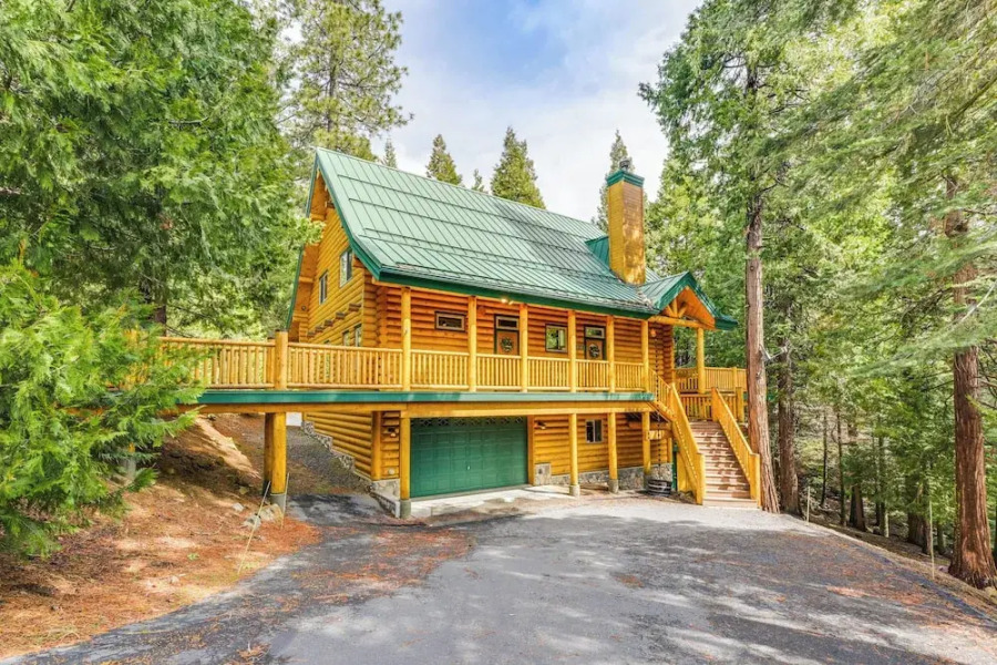 Mountain Cabin w/ Hot Tub: 4 Mi to Shaver Lake!