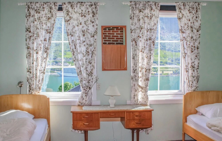 Amazing Home in Olden With 4 Bedrooms and Wifi