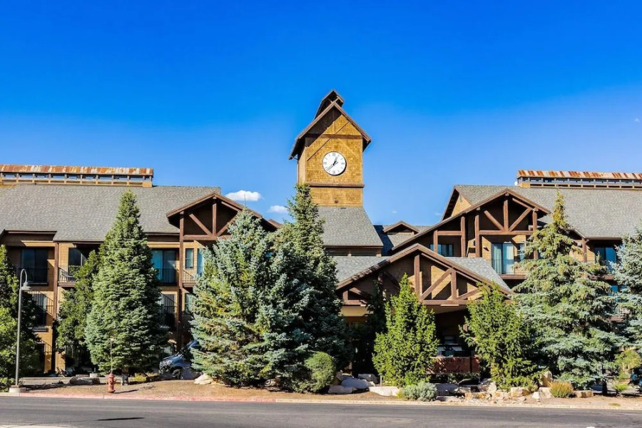 Lake View Ski Chalet