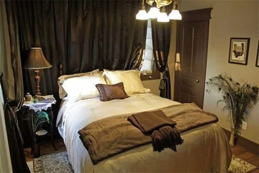 Plum Grove Inn