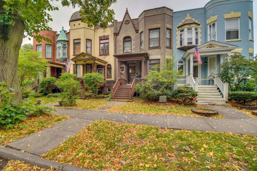 Historic Townhome in Oak Park w/ Backyard!