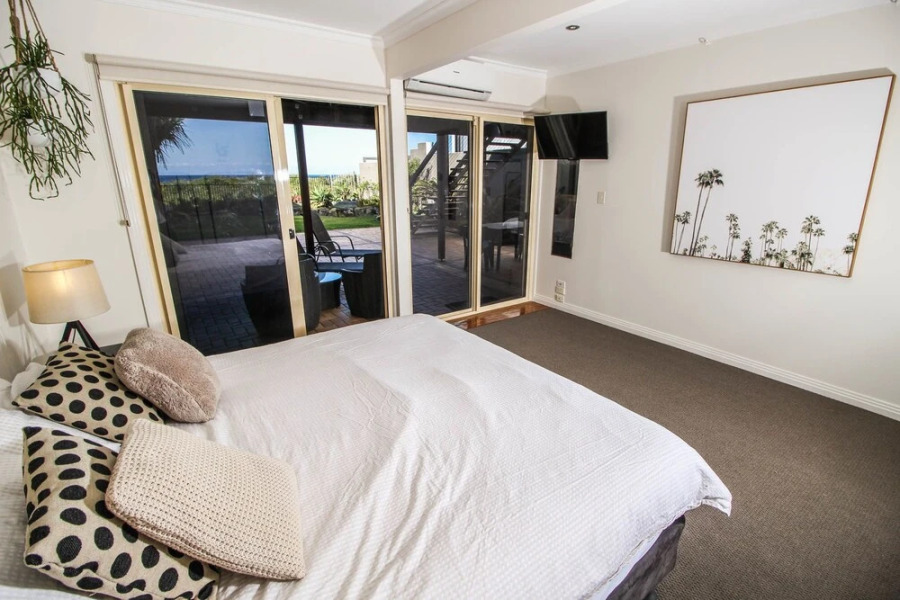 T E Peters Waterfront Holiday Home