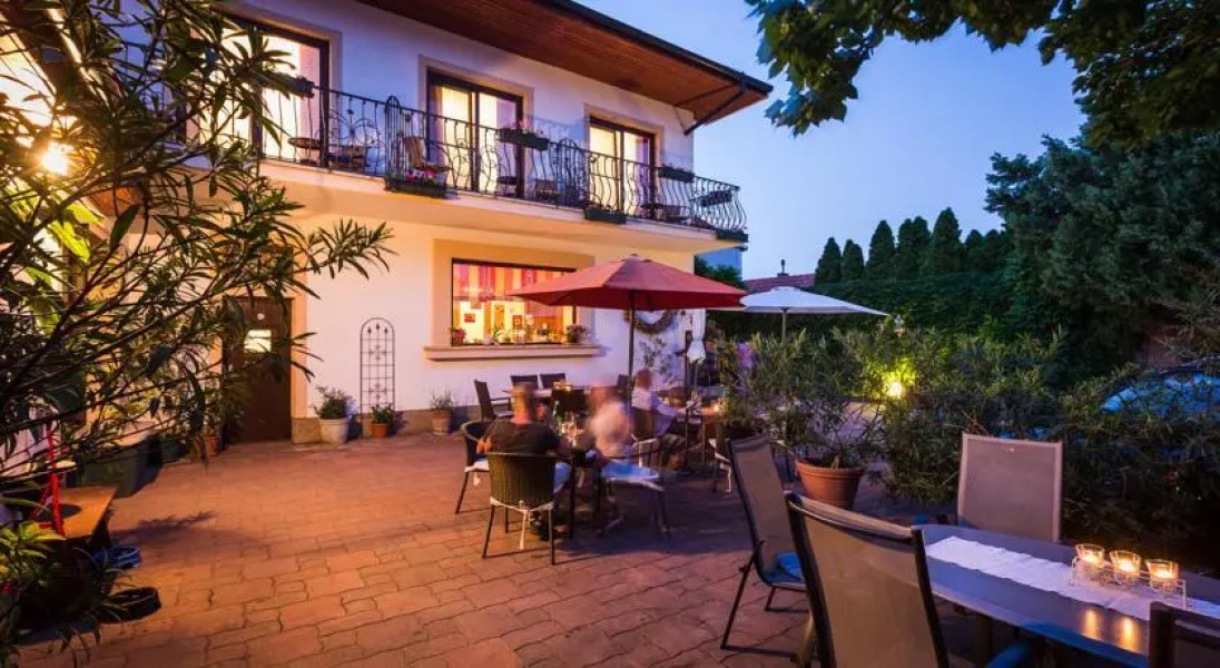 Pension Julia - Haus Elisabeth - Weinhof Lang