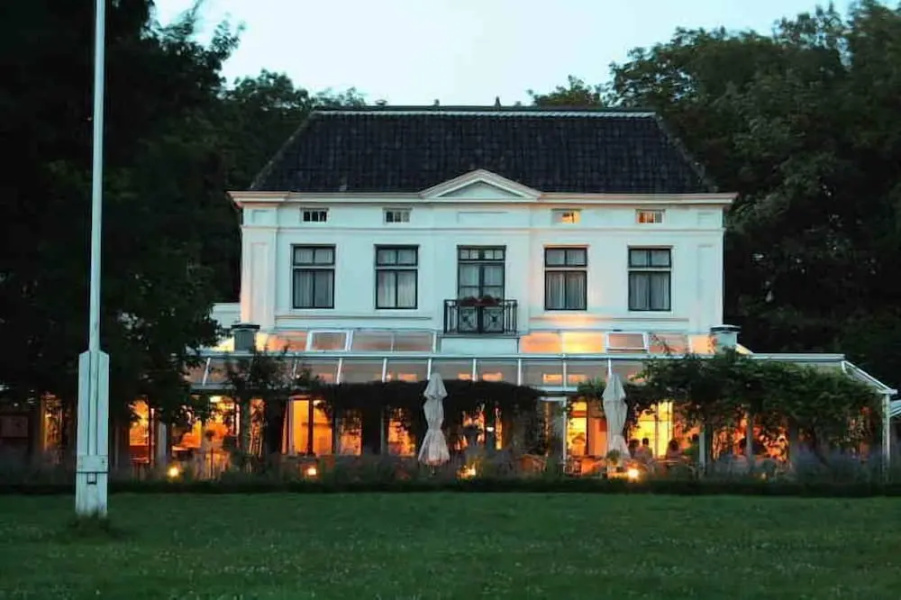 Green White Hotel Restaurant