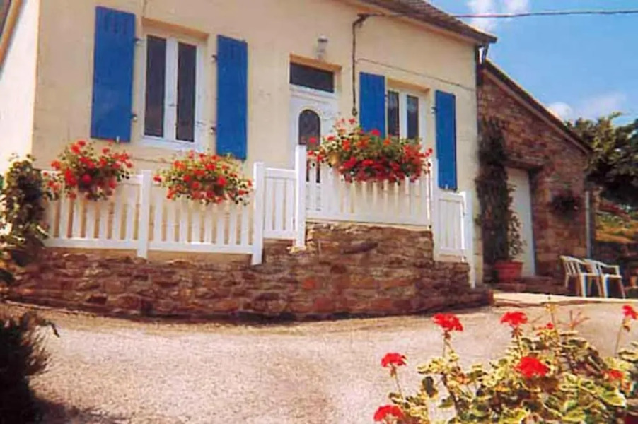 House With 2 Bedrooms in Chateaulin, With Wonderful Lake View, Furnish