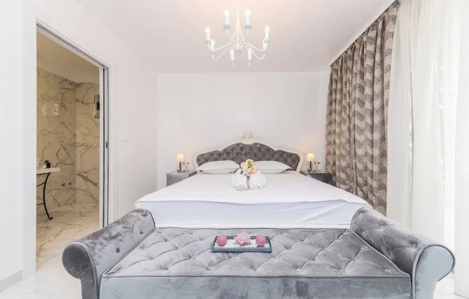 Beachfront Villa Baronessa with Pool