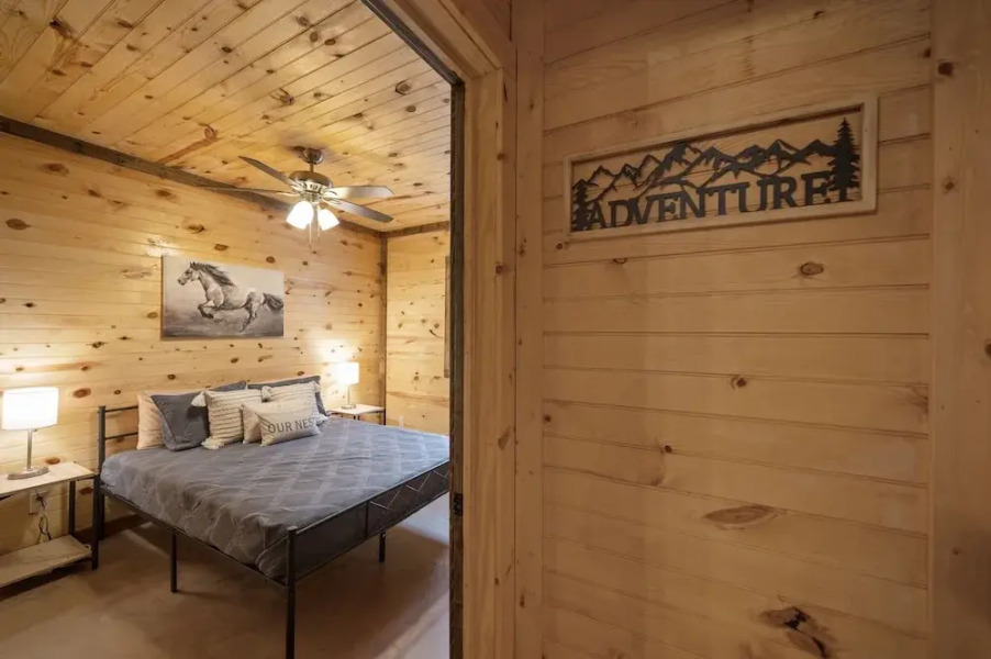 Creekside Casita Pet Friendly Unit With Wood Fireplace by Redawning