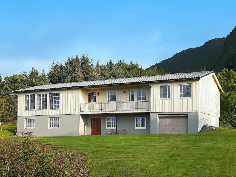 10 Person Holiday Home in Farstad