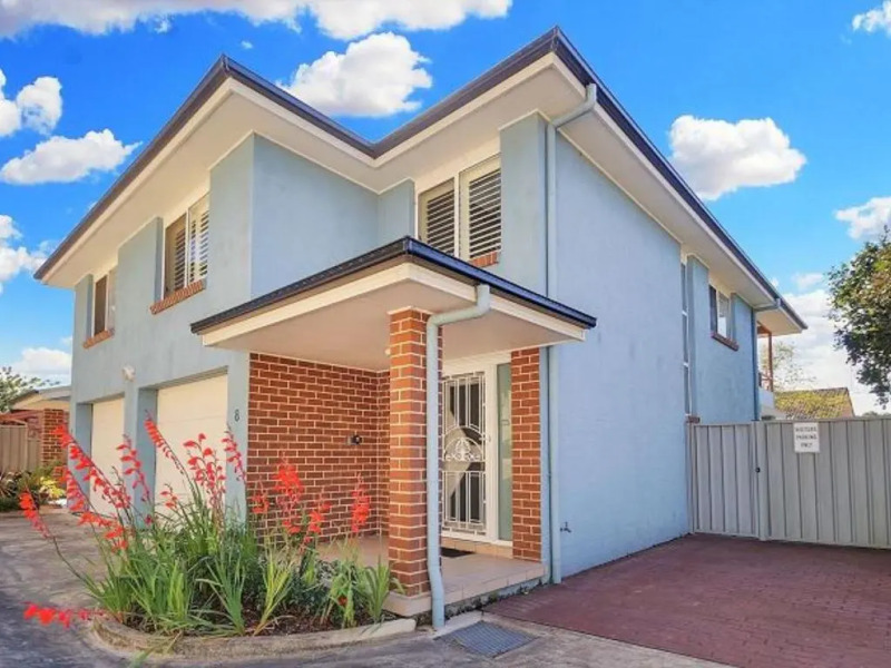 Sunny Balcony Private Courtyard and Outdoor Shower
