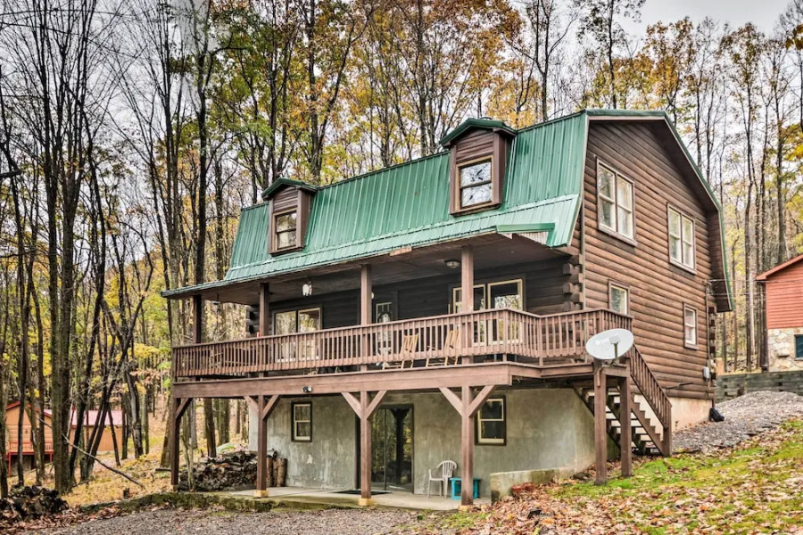 Cozy Alpine Lake Cabin w/ Pool & Lake Access!