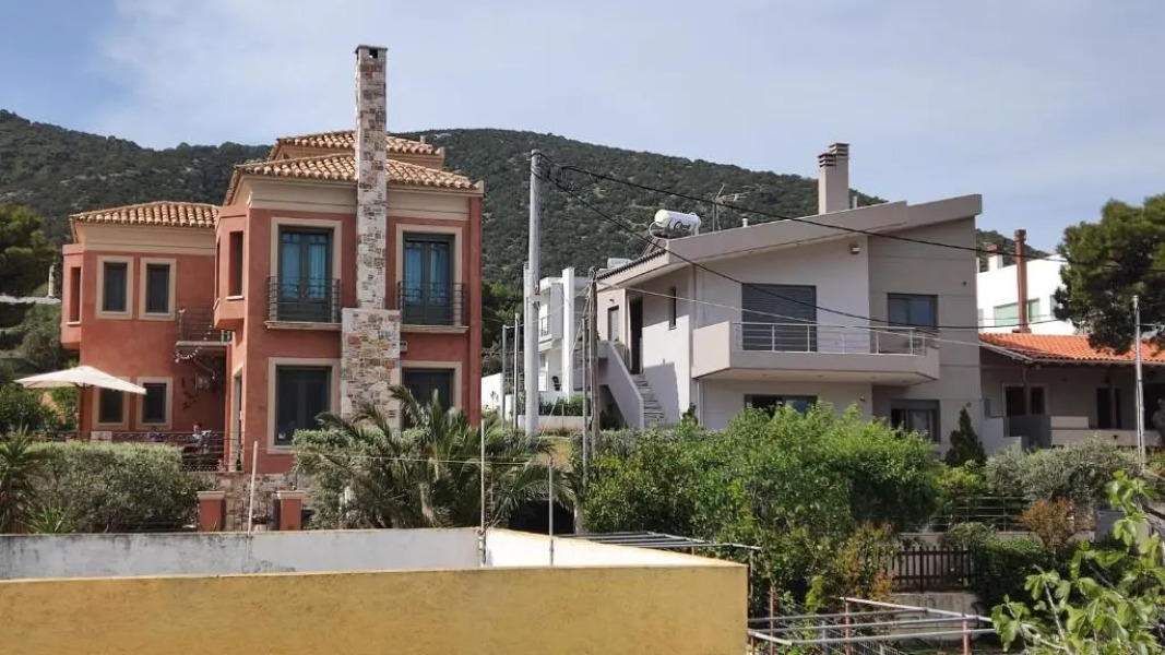 Serenity villa-1st floor-Sea view-Sandy beach 250m away.